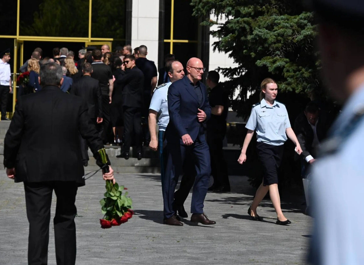 Закончилось прощание со Старовойтом в Москве. Фото © Life.ru