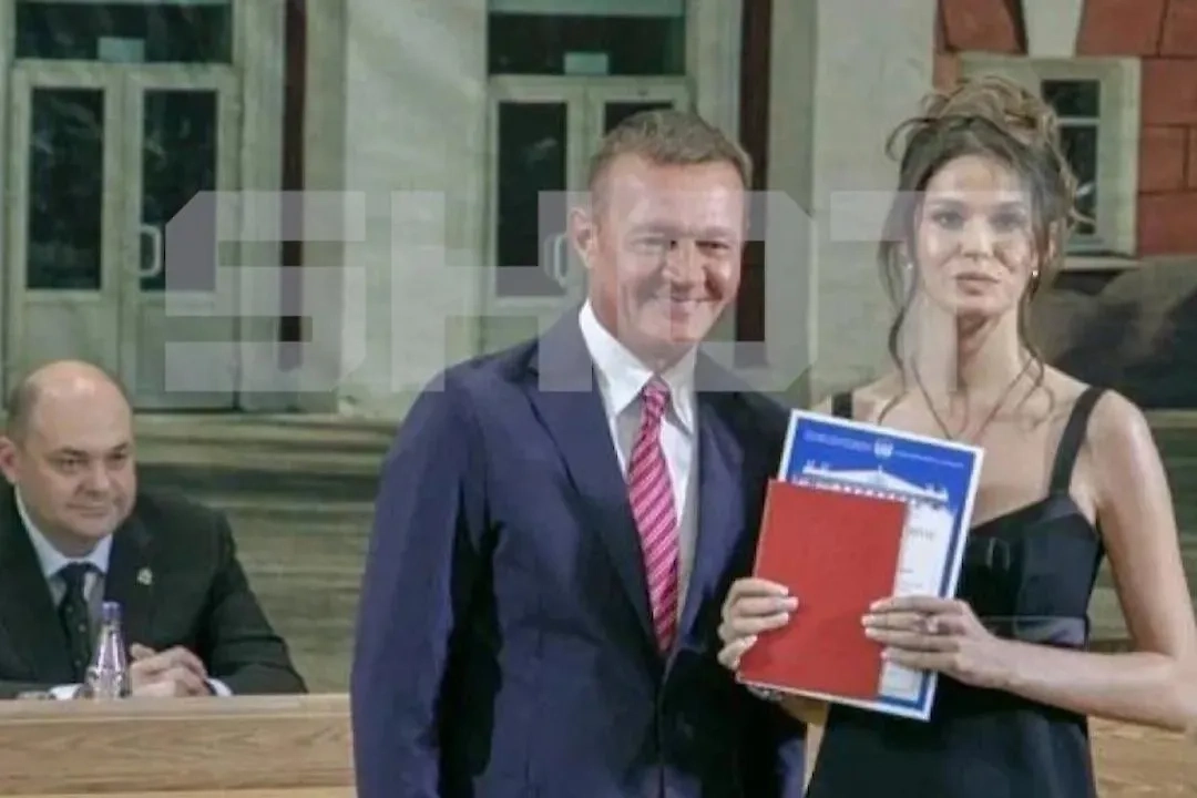 Роман Старовойт был на выпускном Полины. Фото © Telegram / shot_shot