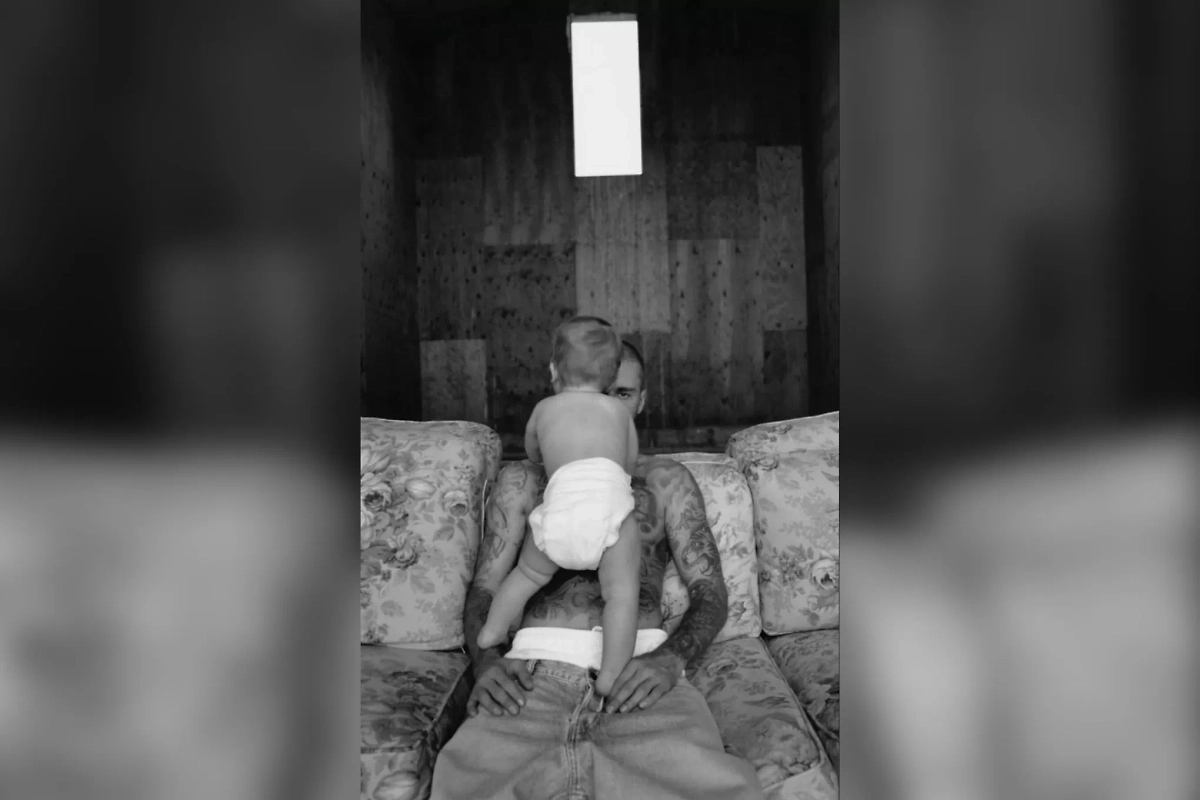 Джастин Бибер опубликовал фото с сыном и женой. Фото © Instagram (признан экстремистской организацией и запрещён на территории Российской Федерации)/ lilbieber.