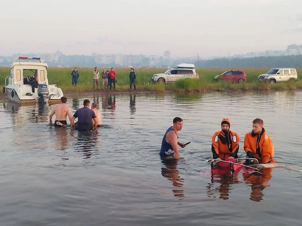 Поисковые работы на месте происшествия. Обложка © Telegram / Пожарно-спасательная служба Иркутской области