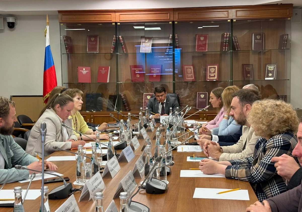 Сергей Боярский на совещании. Обложка © Telegram /  «Сергей Боярский»