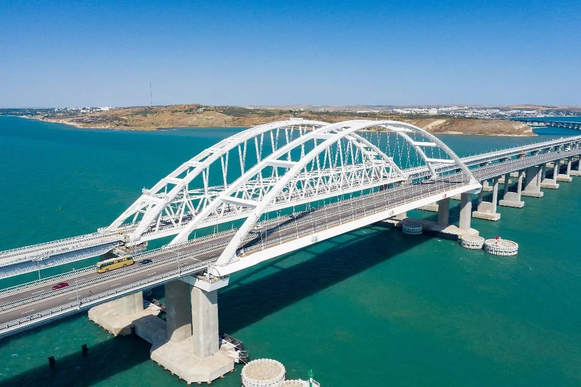 Крымский мост. Обложка © Shutterstock / FOTODOM / Budilnikov Yuriy