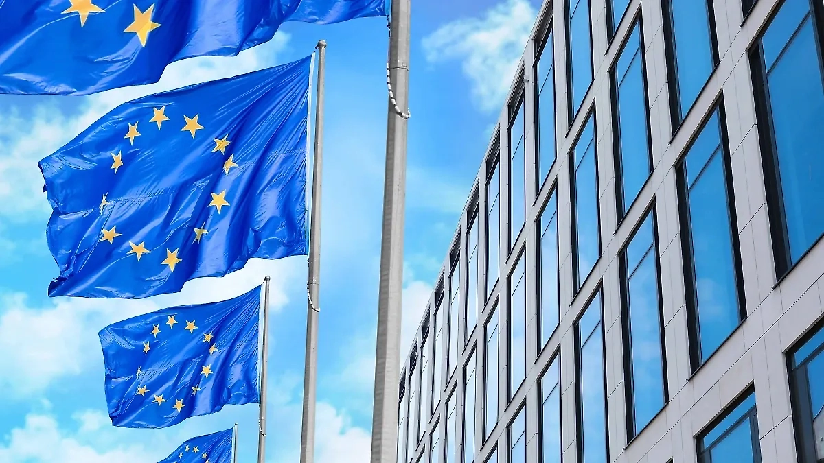 Обложка © Shutterstock / FOTODOM / New Africa