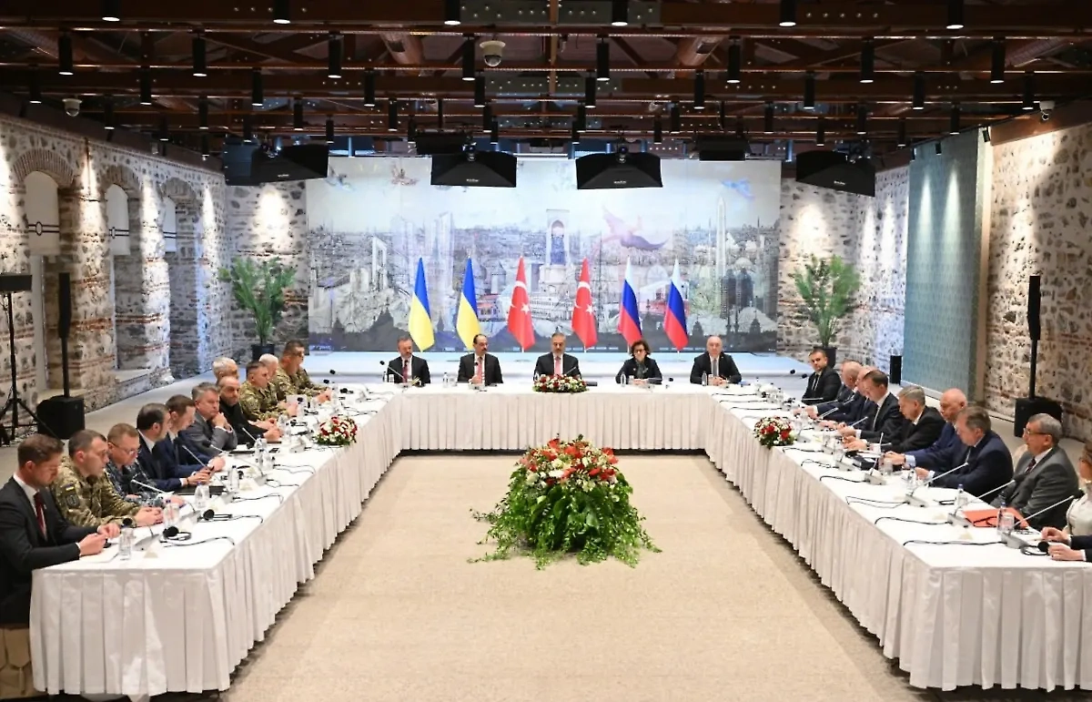 Переговоры в Стамбуле. Обложка © Telegram / МИД России