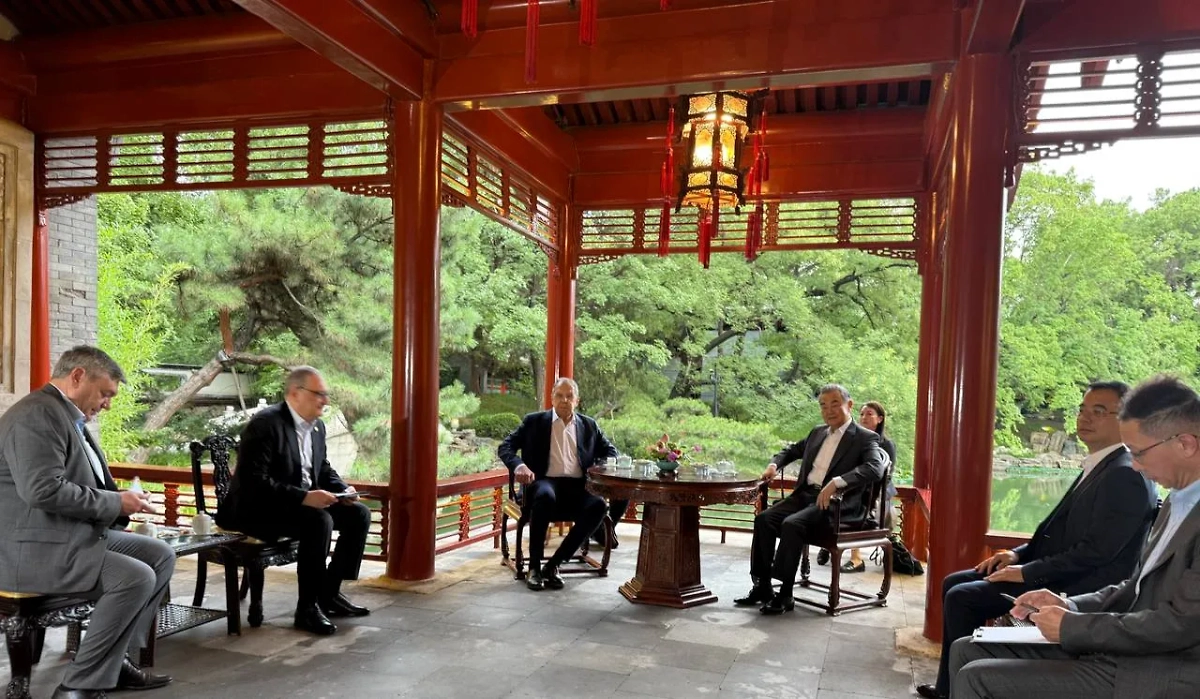 Лавров и Ван И в Пекине. Обложка © Telegram / Мария Захарова