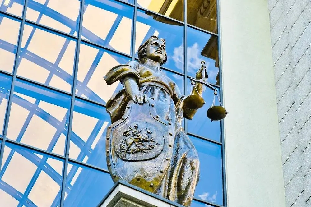 Обложка © Shutterstock / FOTODOM / E. O.