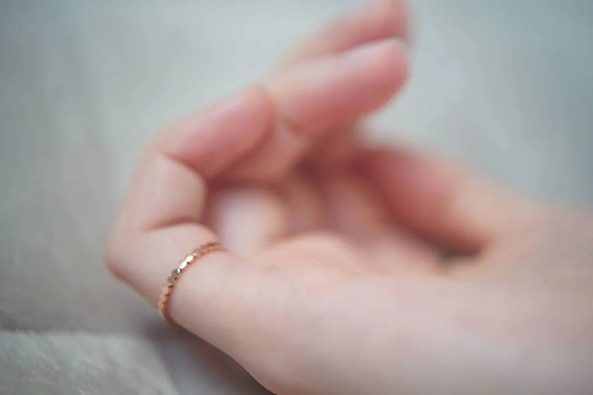 Правильный палец для кольца на замужество: эзотерические секреты. Фото © Shutterstock / FOTODOM / Wirestock Creators