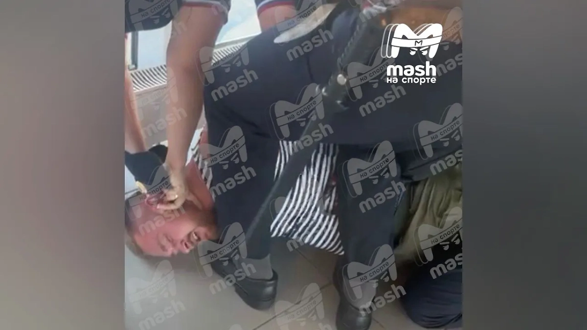 Полицейские задержали бойца MMA Камальдинова в Пулково. Фото © «Mash на спорте»