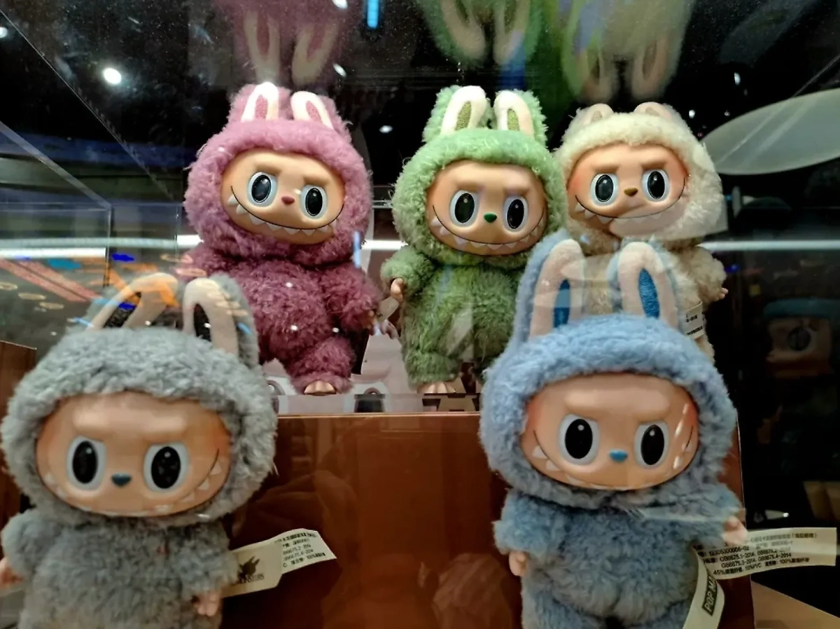 Лабубу. Обложка © Shutterstock / FOTODOM / petanicupu