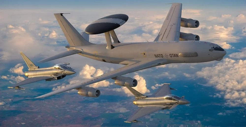 AWACS. Обложка © Shutterstock / FOTODOM / Mike Mareen