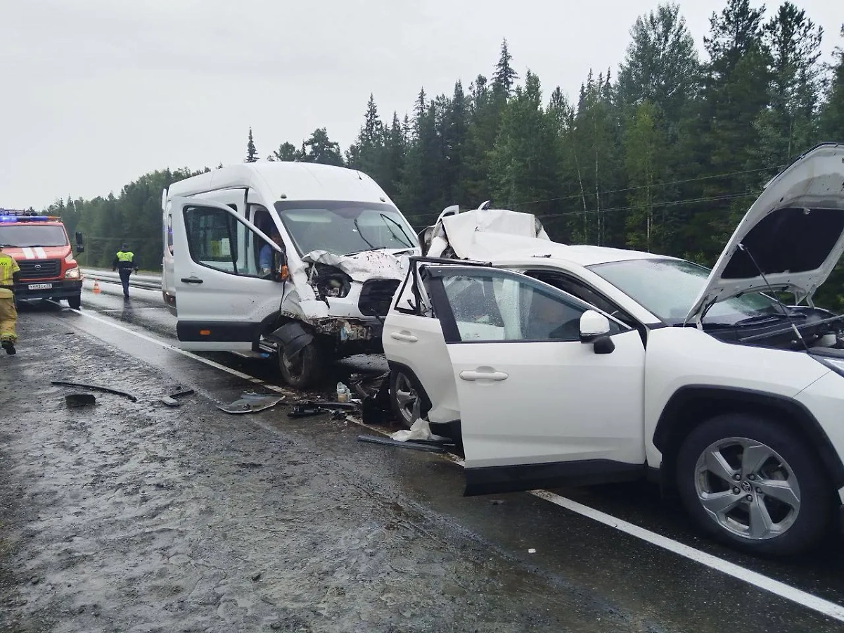 Последствия аварии. Обложка © Telegram / Госавтоинспеция Тюменской области (Анжела Борисова)