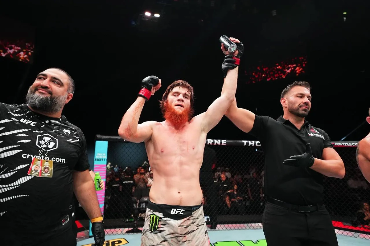 Российский боец MMA Шара Буллет. Обложка © UFC Eurasia