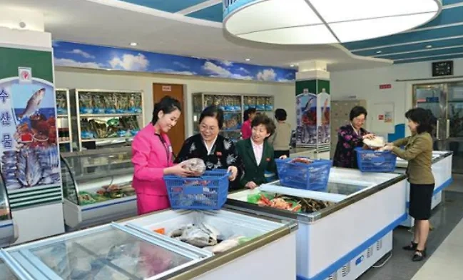 Северокорейский рыбный магазин. Фото © Facebook (признан экстремистской организацией и запрещён на территории Российской Федерации) 