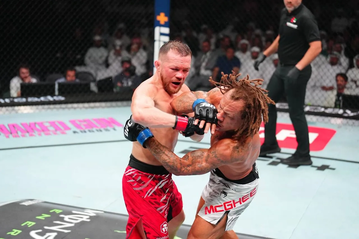 Пётр Ян победил Маркуса МакГи на турнире UFC в Абу-Даби. Обложка © UFC Eurasia