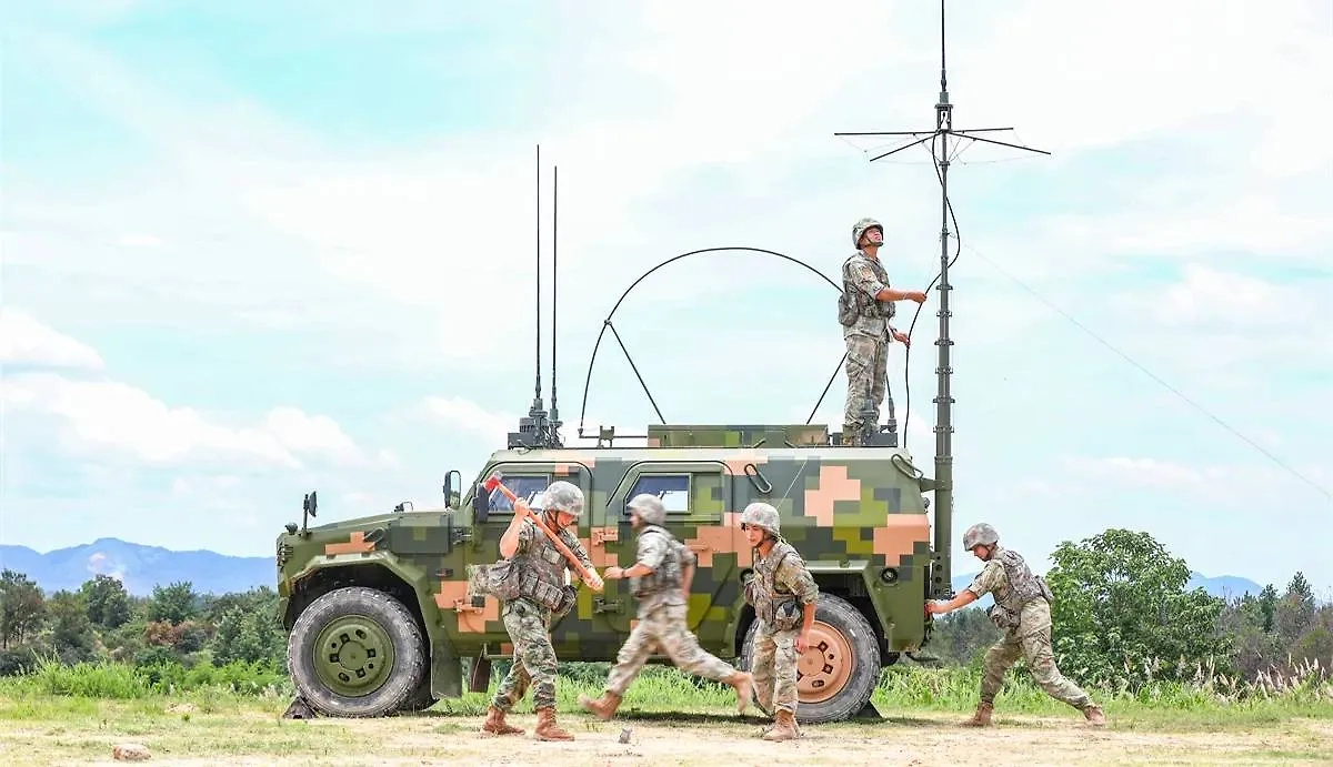 Обложка © Eng.chinamil.com.cn / Zhang Naiyou and He Fei