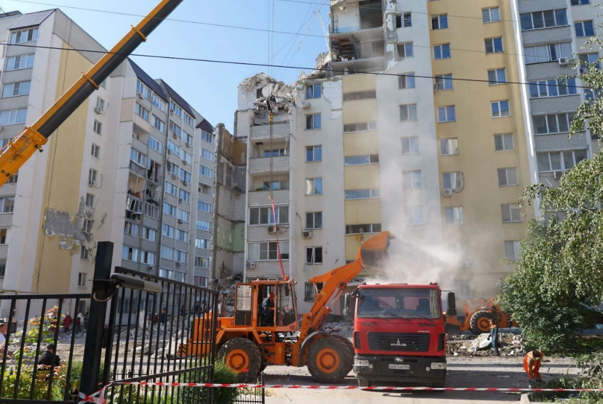 Обложка © Последствия взрыва газа в многоквартирном доме в Саратове. Обложка © Telegram / Роман Бусаргин