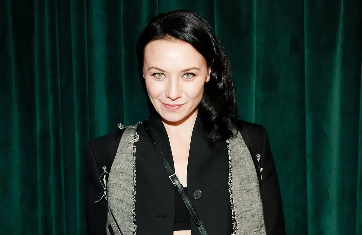 Анастасия Попова. Обложка © Instagram (признан экстремистской организацией и запрещён на территории РФ) / anastasiia_popova_official