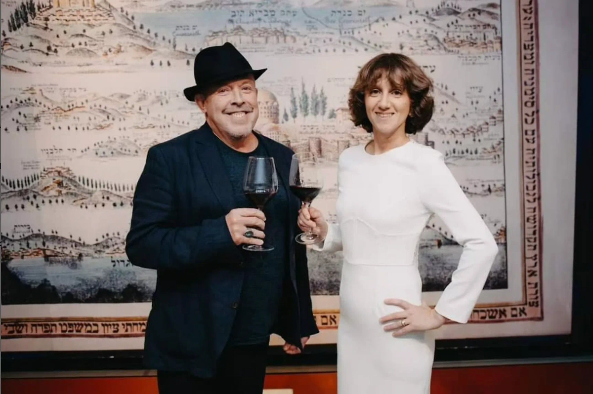 Андрей Макаревич* с супругой Эйнат Кляйн. Обложка © Instagram (соцсеть запрещена в РФ; принадлежит корпорации Meta, которая признана в РФ экстремистской) / makarevich_andrey_official