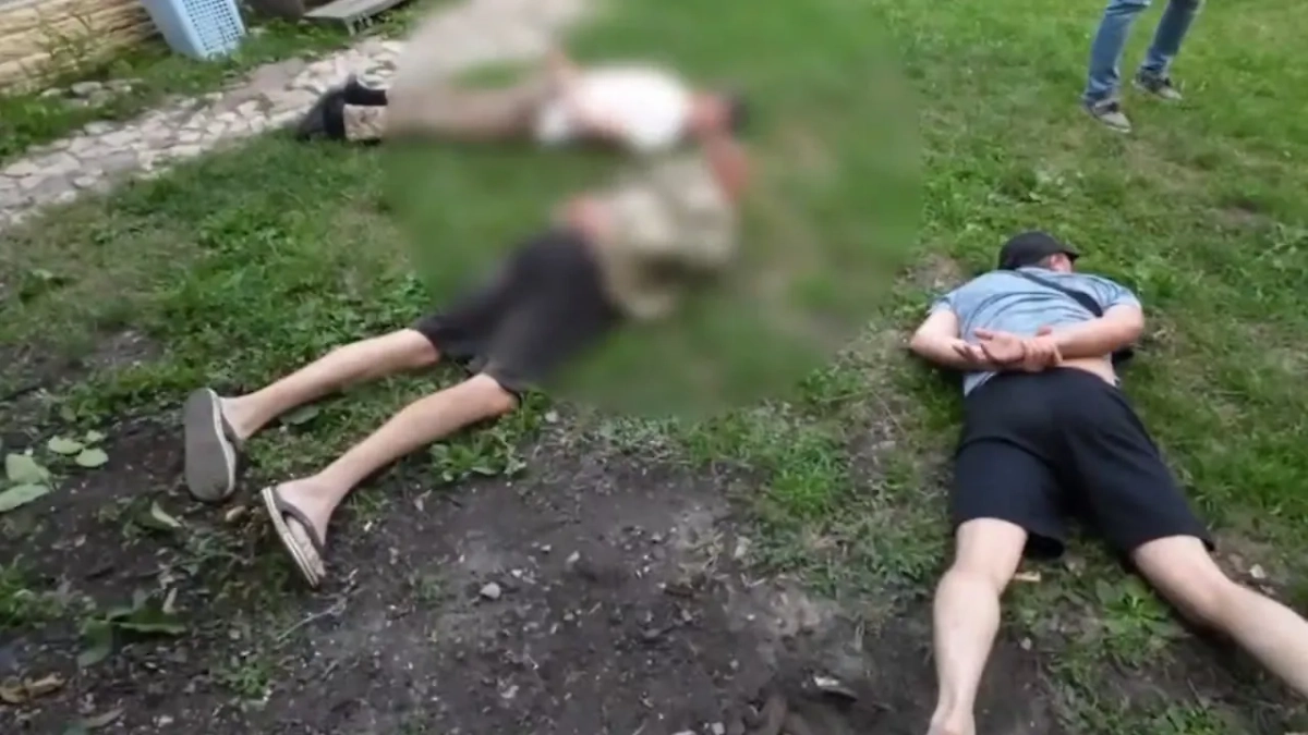 В Лабинском районе пресекли пропаганду экстремизма и оборот наркотиков. Обложка © Telegram / 23 МВД