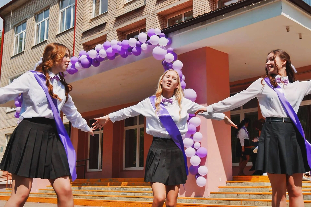 Школьные каникулы в 2025–2026 учебном году: расписание. Обложка © Shutterstock / FOTODOM / WorldStockStudio