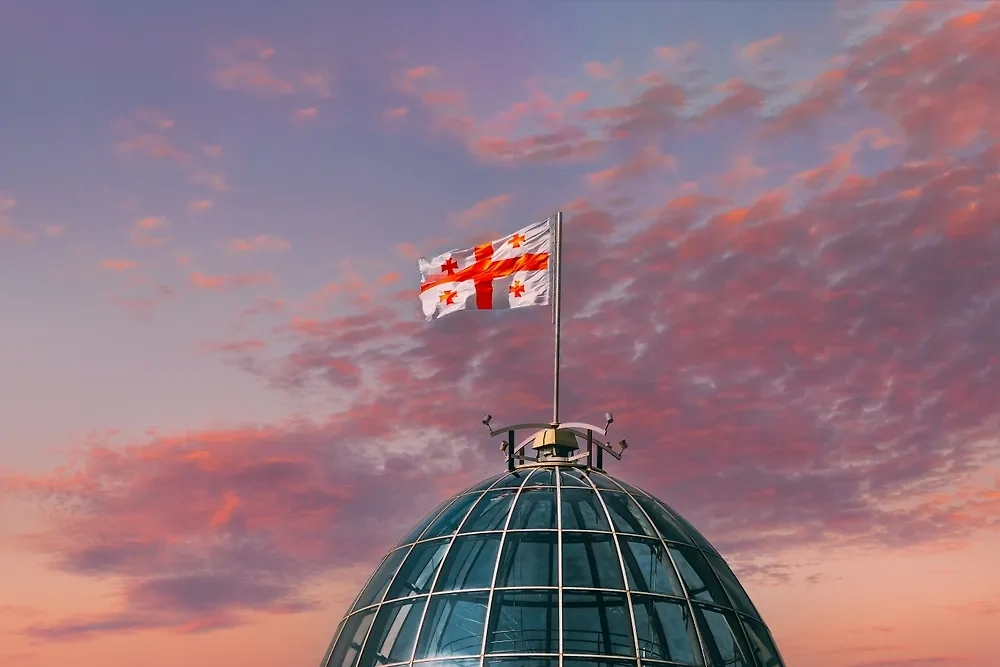 Обложка © Shutterstock / FOTODOM /George Trumpeter