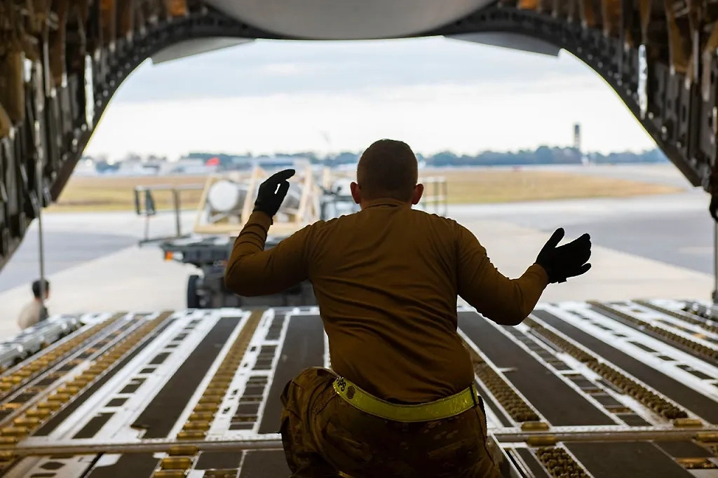 Обложка © Служба распространения визуальной информации Министерства обороны США / dvidshub.net / U.S. Air Force photo by Senior Airman Sara Jenkins (Public Domain)