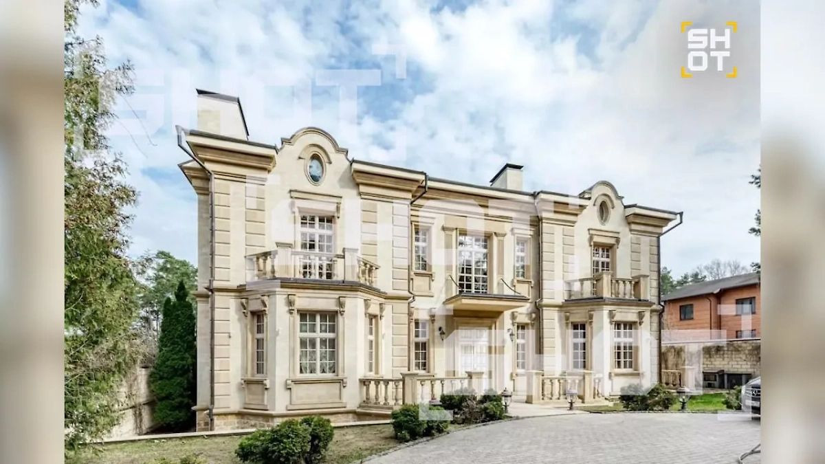 Элитный особняк Гейдара Алиева в Подмосковье. Фото © SHOT