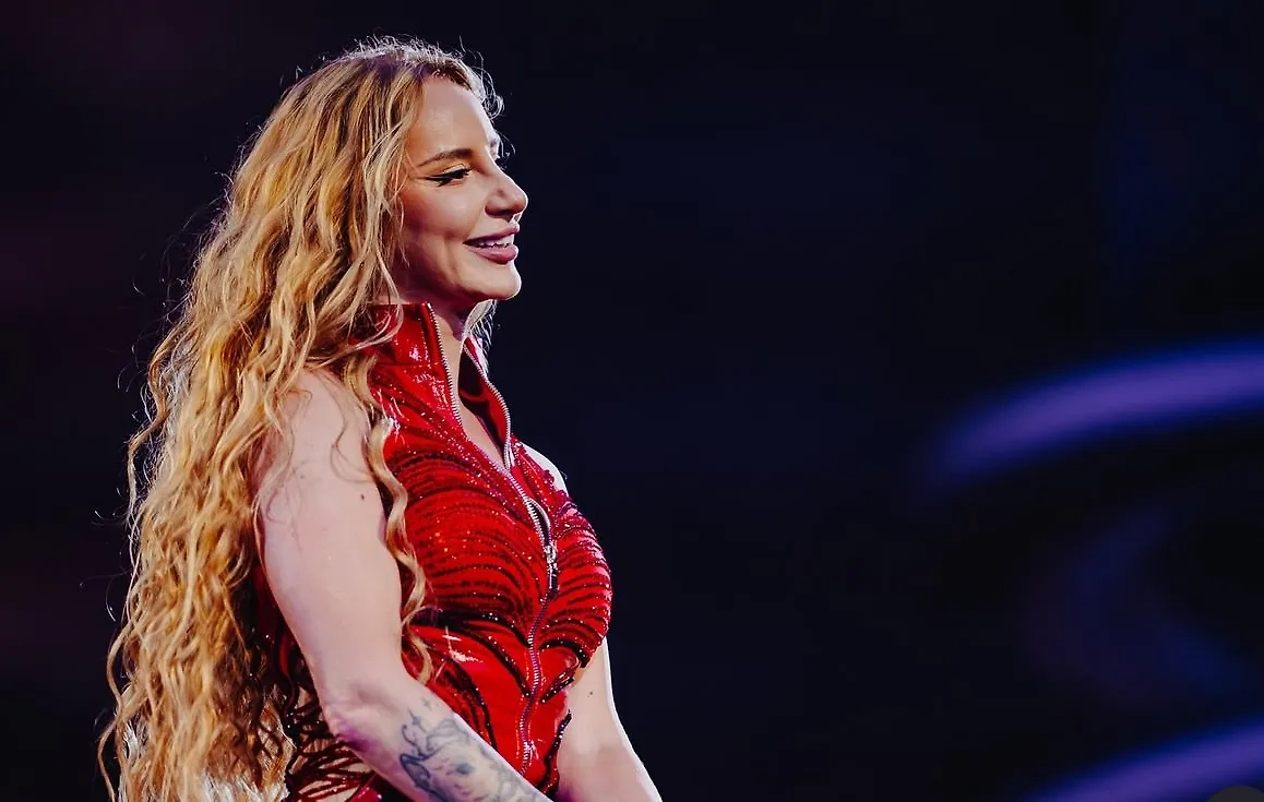 Анна Асти. Обложка © Instagram (признан экстремистской организацией и запрещён на территории РФ) / asti