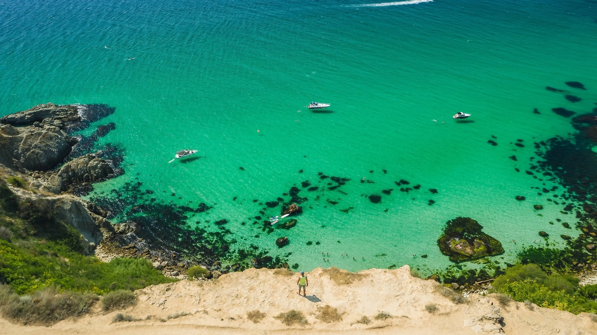 Обложка © Shutterstock / FOTODOM / Igor Tichonow