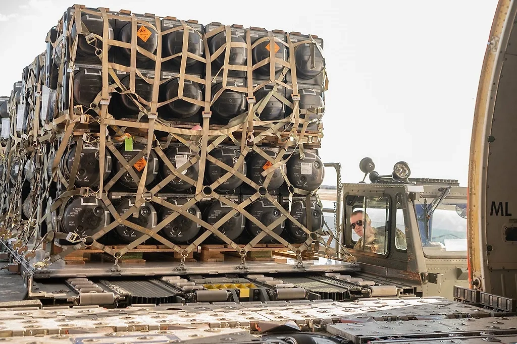 Обложка © Служба распространения визуальной информации Министерства обороны США / dvidshub.net / U.S. Air Force photo by Mauricio Campino