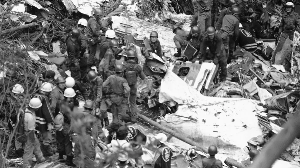 Катастрофа Boeing 747 авиакомпании Japan Airlines в августе 1985 года, унёсшая жизни 520 человек. Фото © ТАСС / Katsumi Kasahara