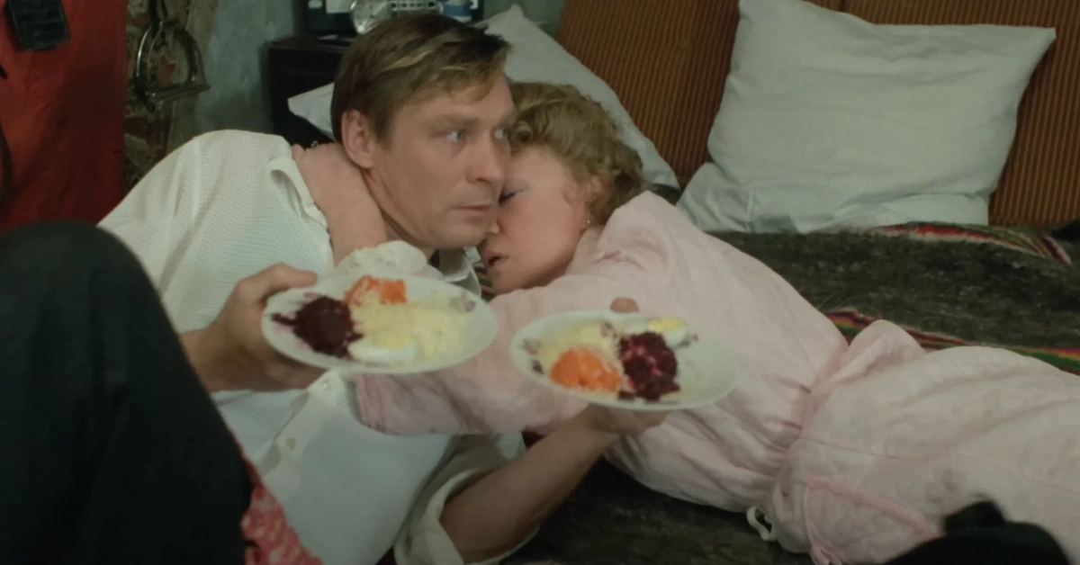 Как поддерживали форму актрисы СССР: секреты правильного завтрака. Фото © Кадр из фильма «Любовь и голуби», режиссёр Владимир Меньшов, сценарист Владимир Гуркин / Kinopoisk