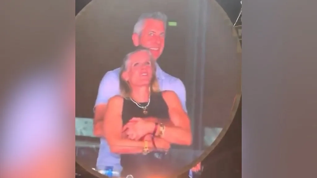 CEO IT-компании Astronomer Энди Байрон с любовницей на концерте Coldplay. Обложка © X / Ateo Digital