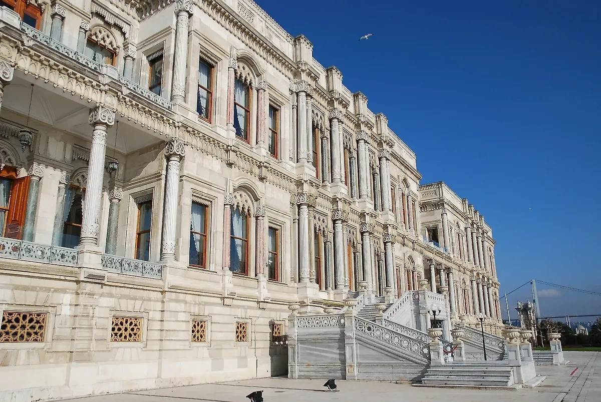 Дворец Чираган в Стамбуле. Обложка © Tihomir Sokolov from Pixabay