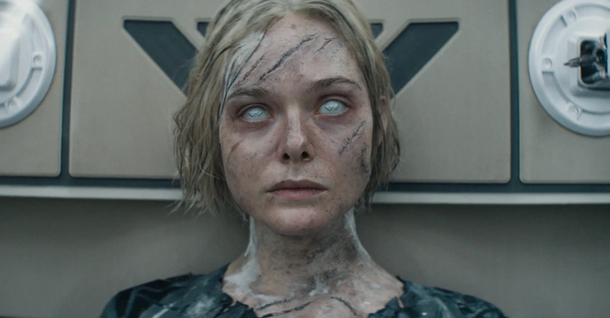 Фото © Кадр из трейлера «Хищник: Планета смерти», режиссёр Дэн Трахтенберг, сценарист Патрик Эйсон и др./ Kinopoisk