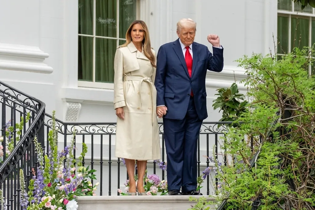 Мелания и Дональд Трамп. Обложка © Shutterstock / FOTODOM / Joey Sussman