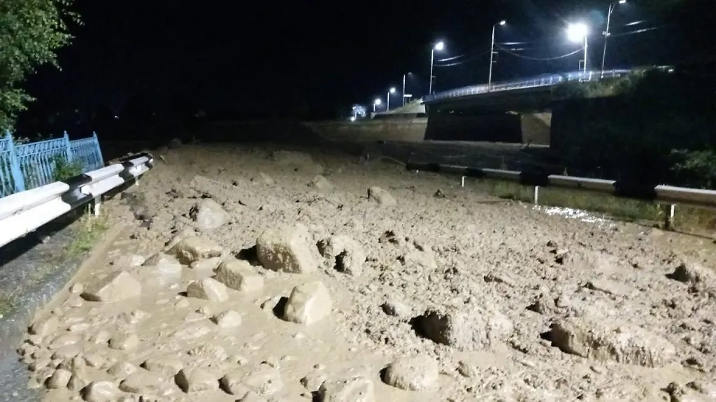 Сошедший в КБР сель. Обложка © Telegram / МЧС Кабардино-Балкарии