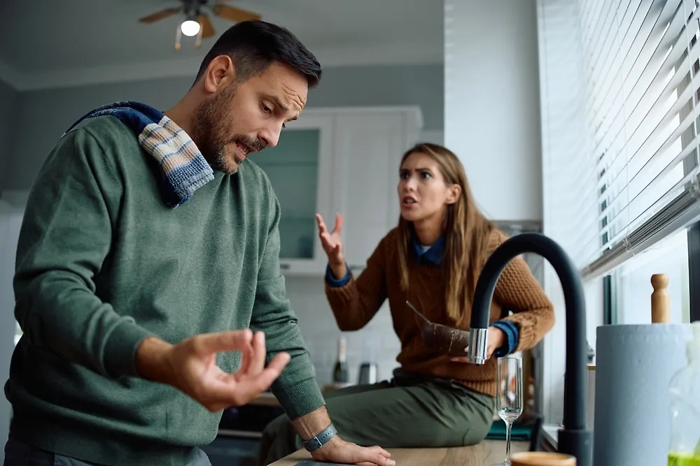 Техника оспаривающих вопросов в отношениях с абьюзером. Фото © Shutterstock / FOTODOM / Drazen Zigic