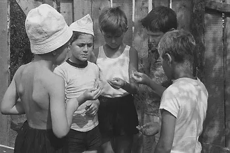 Пионерские загадки из летних лагерей, которые озадачат современных детей. Фото © Фильм «Добро пожаловать, или Посторонним вход воспрещён», режиссёр Элем Климов, сценарист Семён Лунгин и др. / Kino-teatr