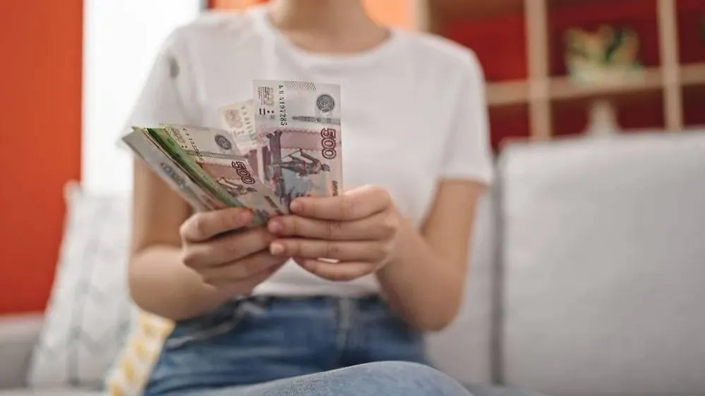 Юристы рассказали, какие социальные выплаты повысят с 1 января. Обложка © Shutterstock / FOTODOM / Krakenimages.com