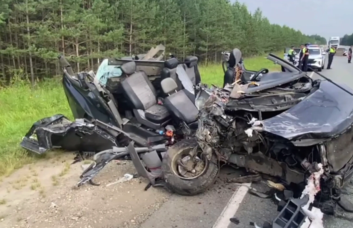 Кадры с места смертельного ДТП. Обложка © Telegram / «Госавтоинспекция Ульяновской области» 