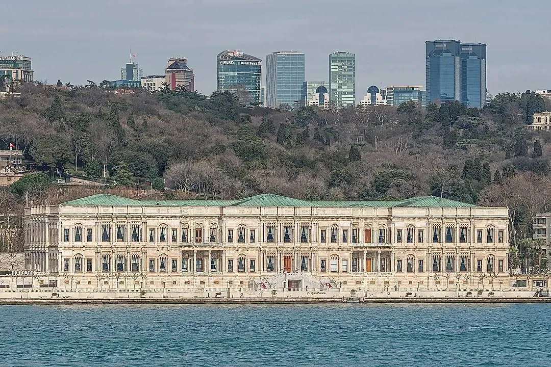 Дворец Чираган. Обложка © Wikipedia / A.Savin