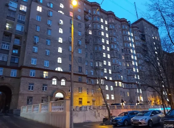 Сталинка, где владеют квартирой Никитины. Фото © 2ГИС