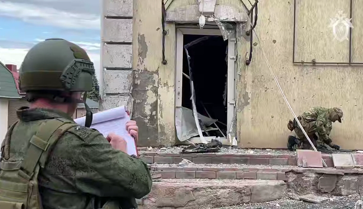 СК России показал кадры с места взрыва в Луганске. Фото © Telegram / Следком