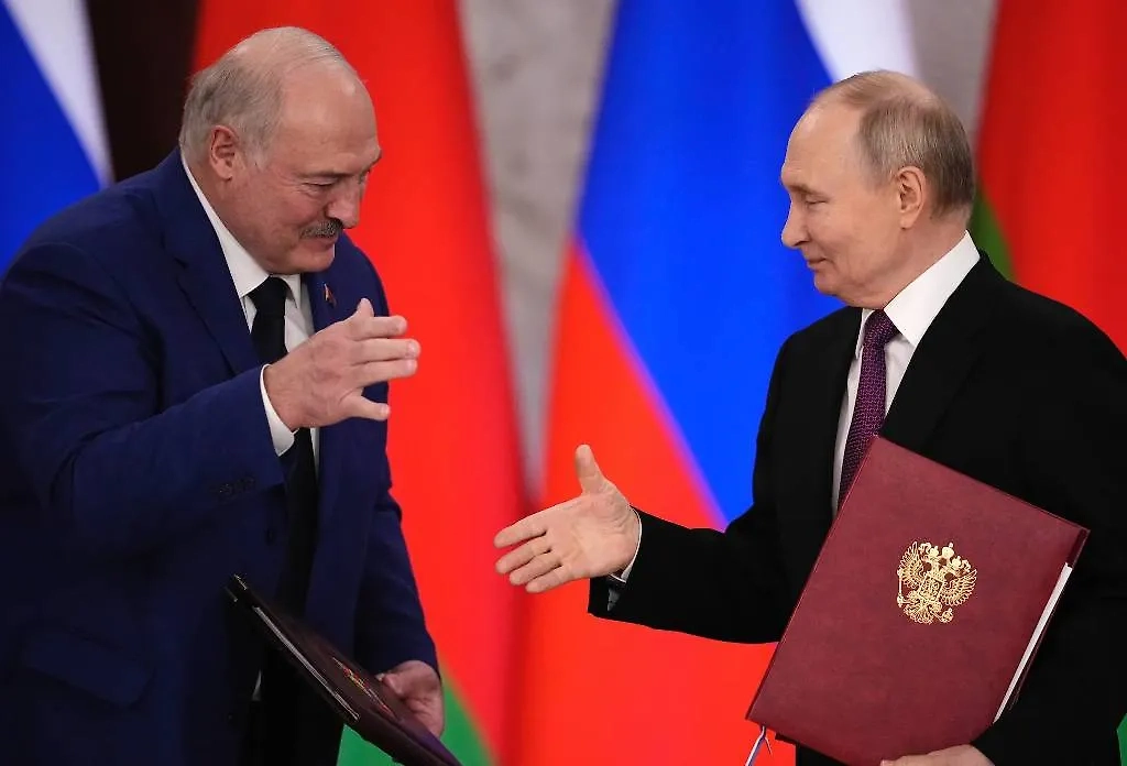 Президент РФ Владимир Путин и президент Белоруссии Александр Лукашенко. Обложка © AP/TASS/ Alexander Zemlianichenko