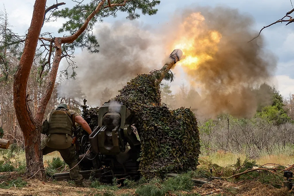 Армия России бьёт позиции ВСУ у границы с Харьковской областью. Обложка © ТАСС / Алексей Коновалов