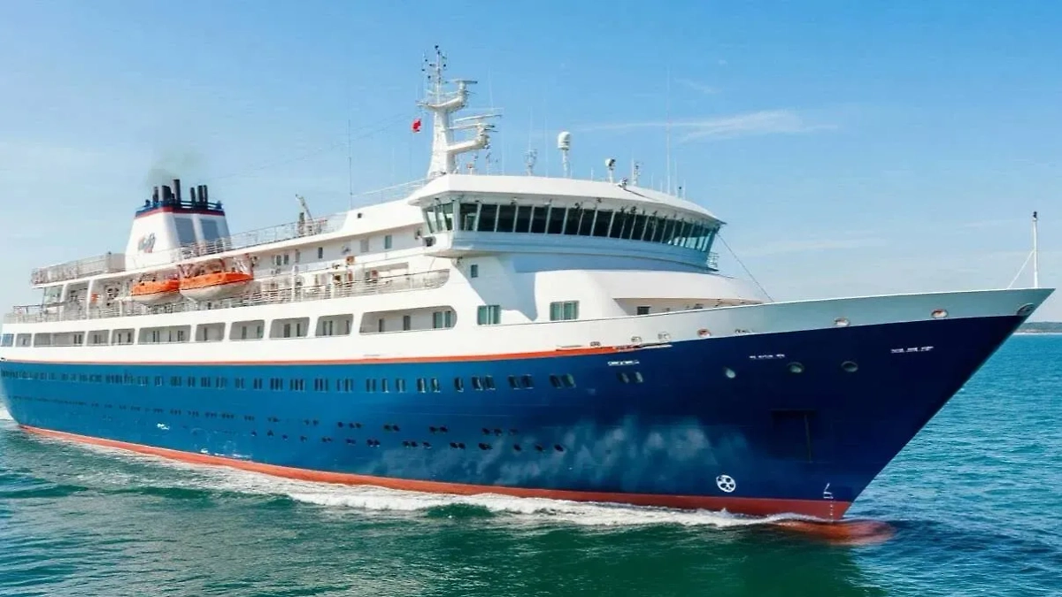 Теплоход. Обложка © Шедеврум / Life.ru