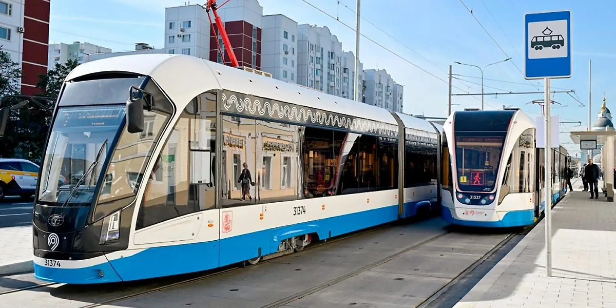 100 приподнятых платформ появится в Москве на трамвайных остановках. Обложка © mos.ru