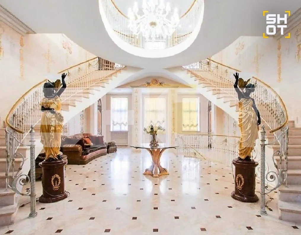 Роскошный особняк Гейдара Алиева в элитном коттеджном посёлке в Подмосковье. Фото © Telegram / SHOT