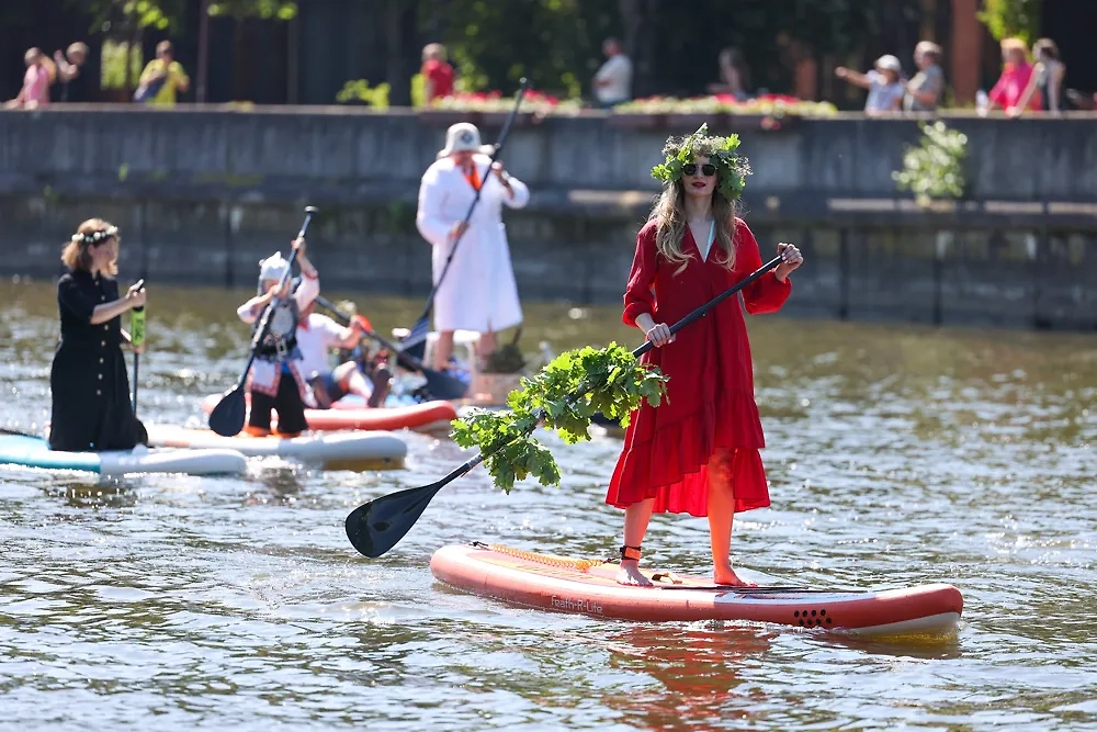 Костюмированный сап-фестиваль состоится в Москве 13 июля. Обложка © ТАСС / Виталий Невар